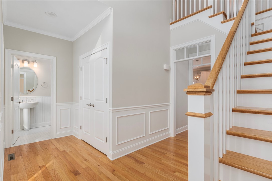 61 Cardinal Road Cranston, RI 02921 - Photo 5 of 26