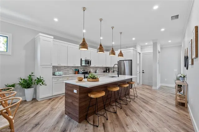 $899,000 | 3530 Hibiscus Avenue, Naples, FL 34104