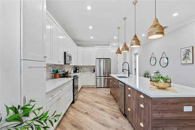 $899,000 | 3530 Hibiscus Avenue, Naples, FL 34104