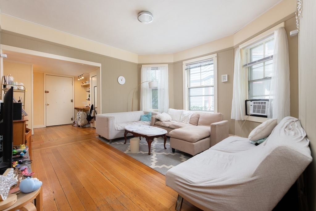 31 Kent Square, Unit 1 Brookline, MA 02446 - Photo 5 of 19