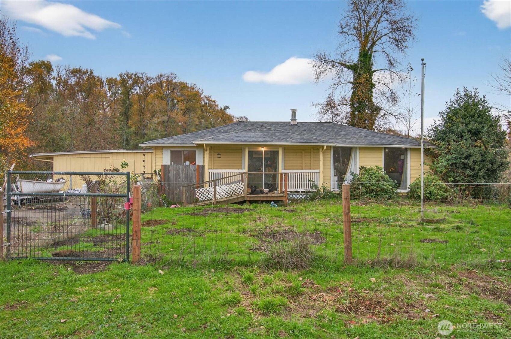 340 East Sunny Sands Road Cathlamet, WA 98612 - Photo 5 of 40