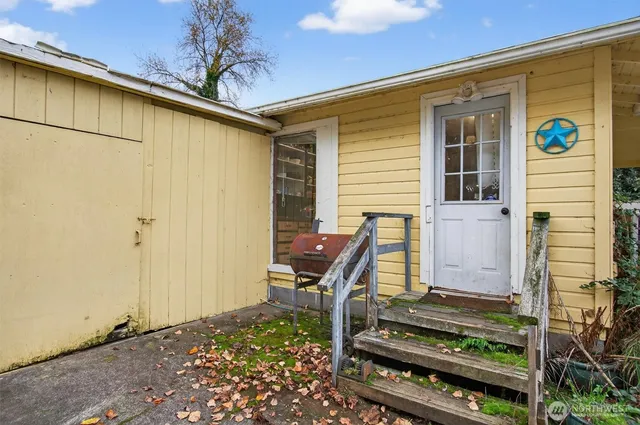 a view of an outdoor space