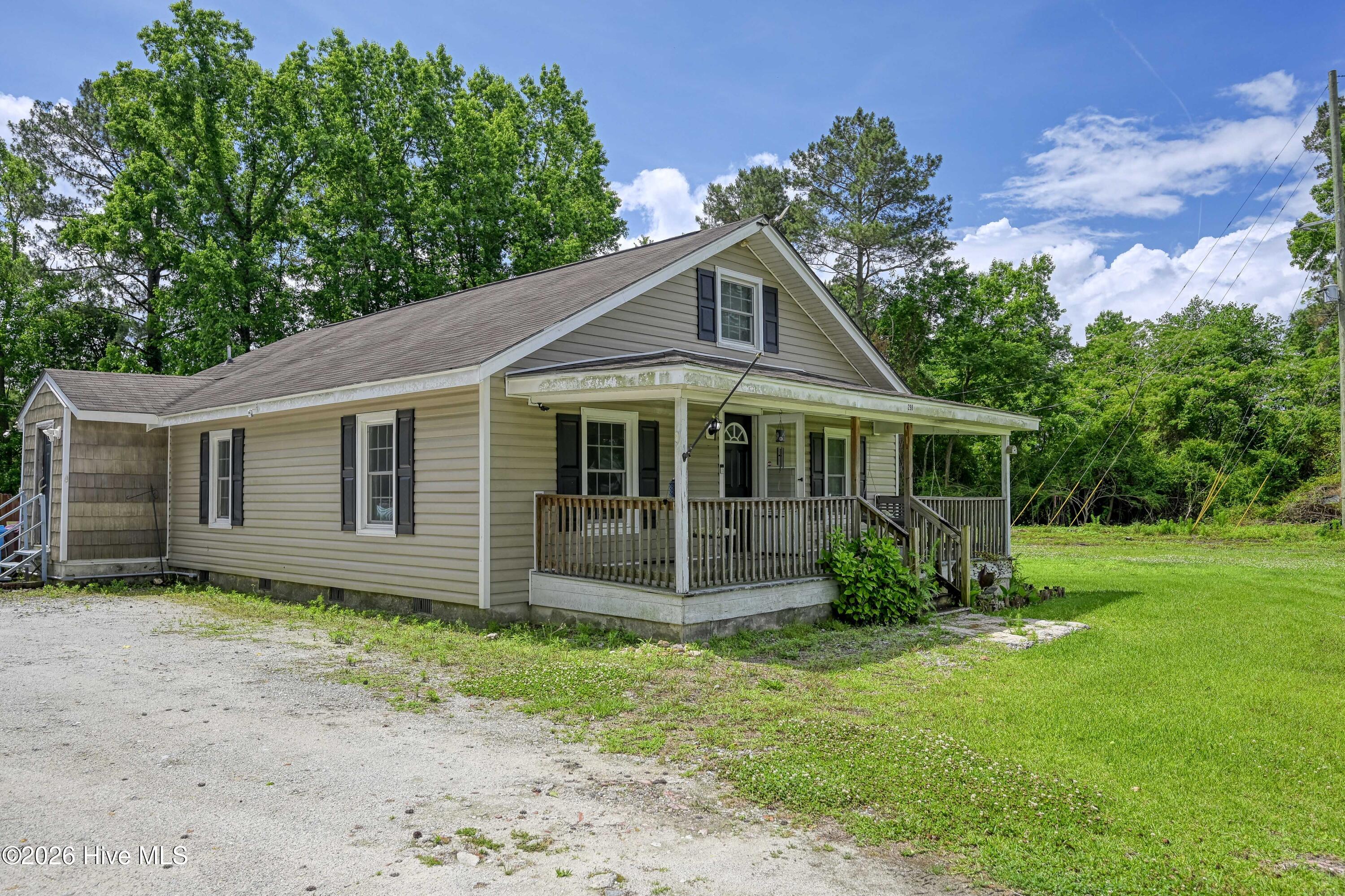 298 Comfort Road Richlands, NC 28574 - Photo 2 of 44 Driveway view