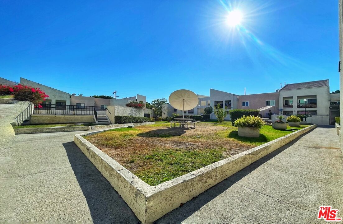 1118 Valencia Street, Unit 320 Los Angeles, CA 90015 - Photo 18 of 24 a view of a swimming pool with a patio and a yard