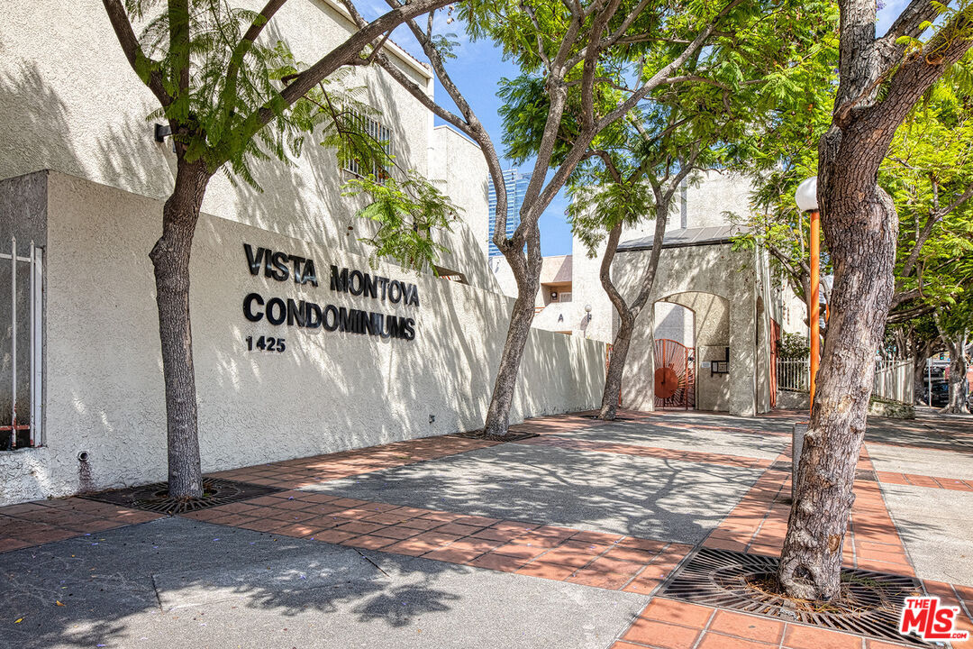 1118 Valencia Street, Unit 320 Los Angeles, CA 90015 - Photo 22 of 24 a view of a outdoor space