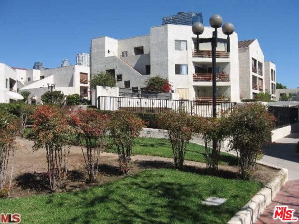 1118 Valencia Street, Unit 320 Los Angeles, CA 90015 - Photo 23 of 24 a front view of a house with a yard