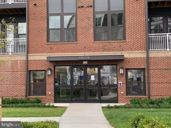 $3,250 | 3925 Fair Ridge Drive, Unit 301, Fairfax, VA 22033