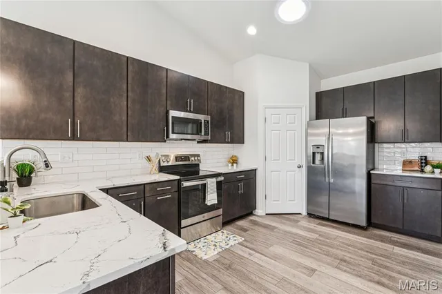 $2,400 | 168 Hidden Bluffs Drive, Lake St. Louis, MO 63367