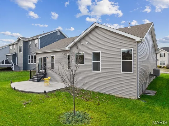 $2,400 | 168 Hidden Bluffs Drive, Lake St. Louis, MO 63367