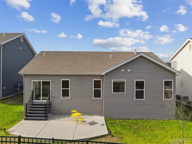 $2,400 | 168 Hidden Bluffs Drive, Lake St. Louis, MO 63367