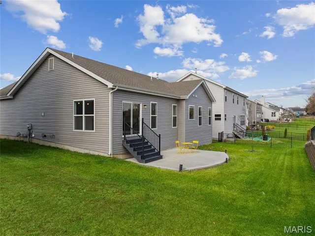 $2,400 | 168 Hidden Bluffs Drive, Lake St. Louis, MO 63367