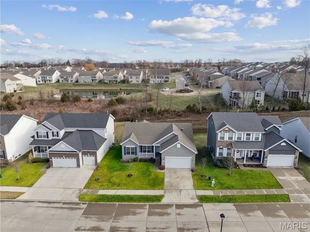 $2,400 | 168 Hidden Bluffs Drive, Lake St. Louis, MO 63367