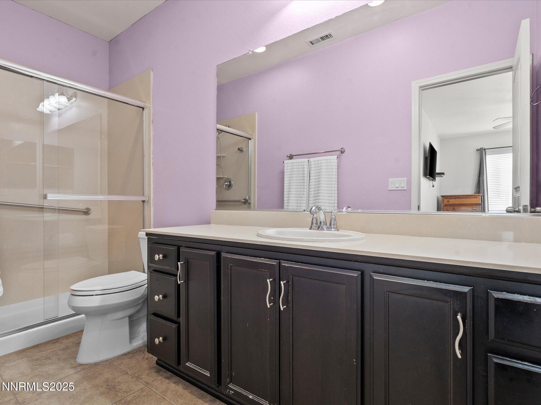 2135 Horse Prairie Road Reno, NV 89521 - Photo 14 of 32 a bathroom with a sink a toilet a mirror and shower