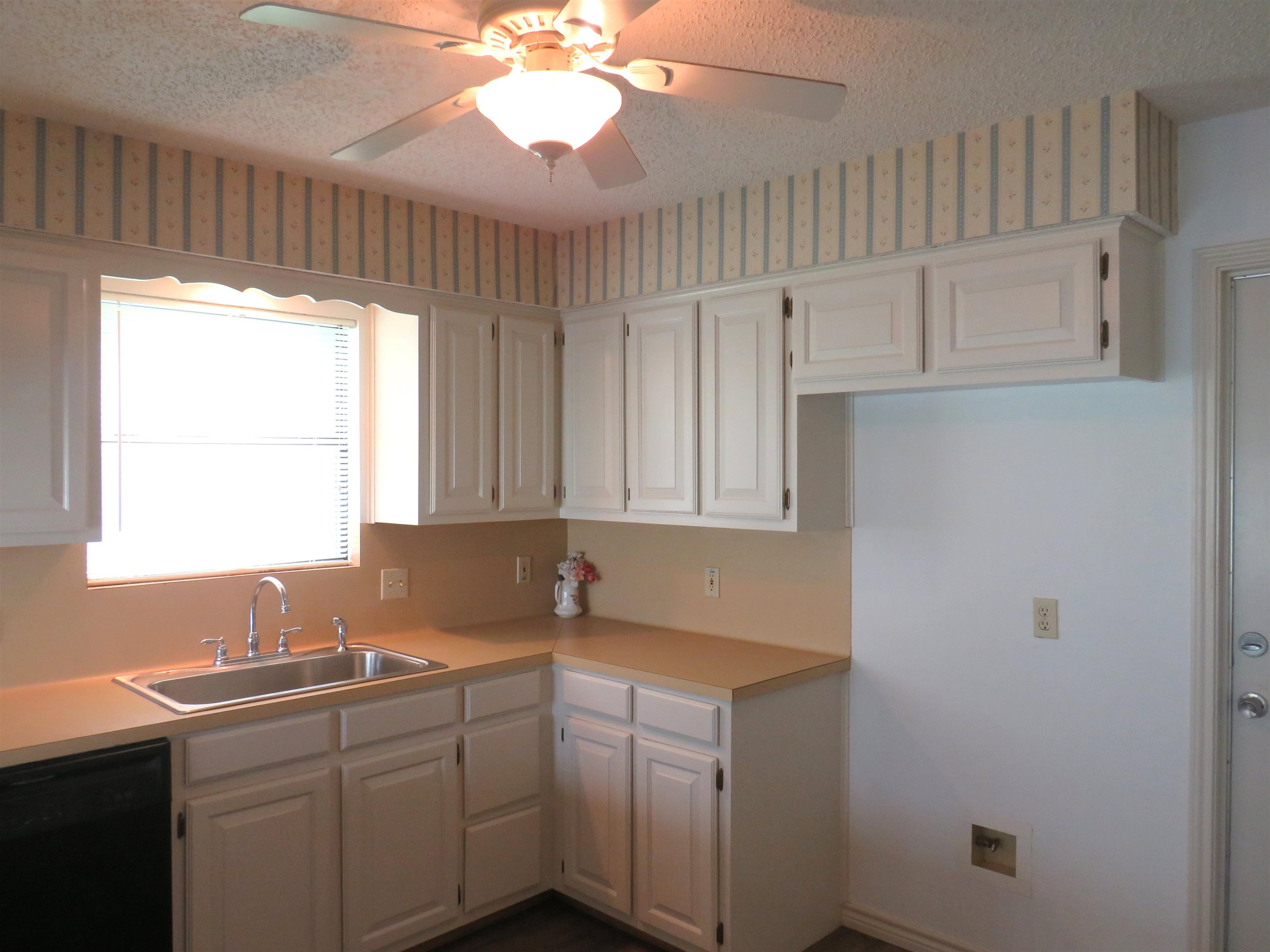 110 North Ridgeview Buchanan Dam, TX 78609 - Photo 14 of 40