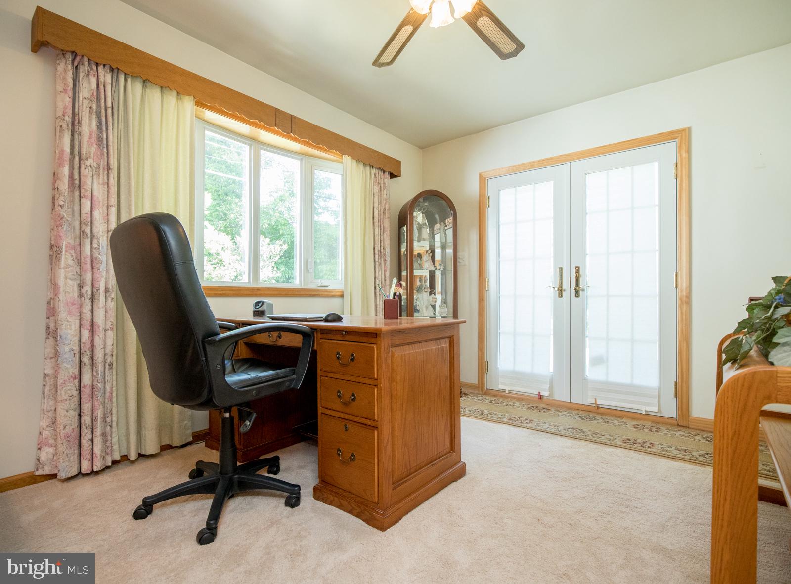 9862 Verree Road Philadelphia, PA 19115 - Photo 13 of 35 Family Room