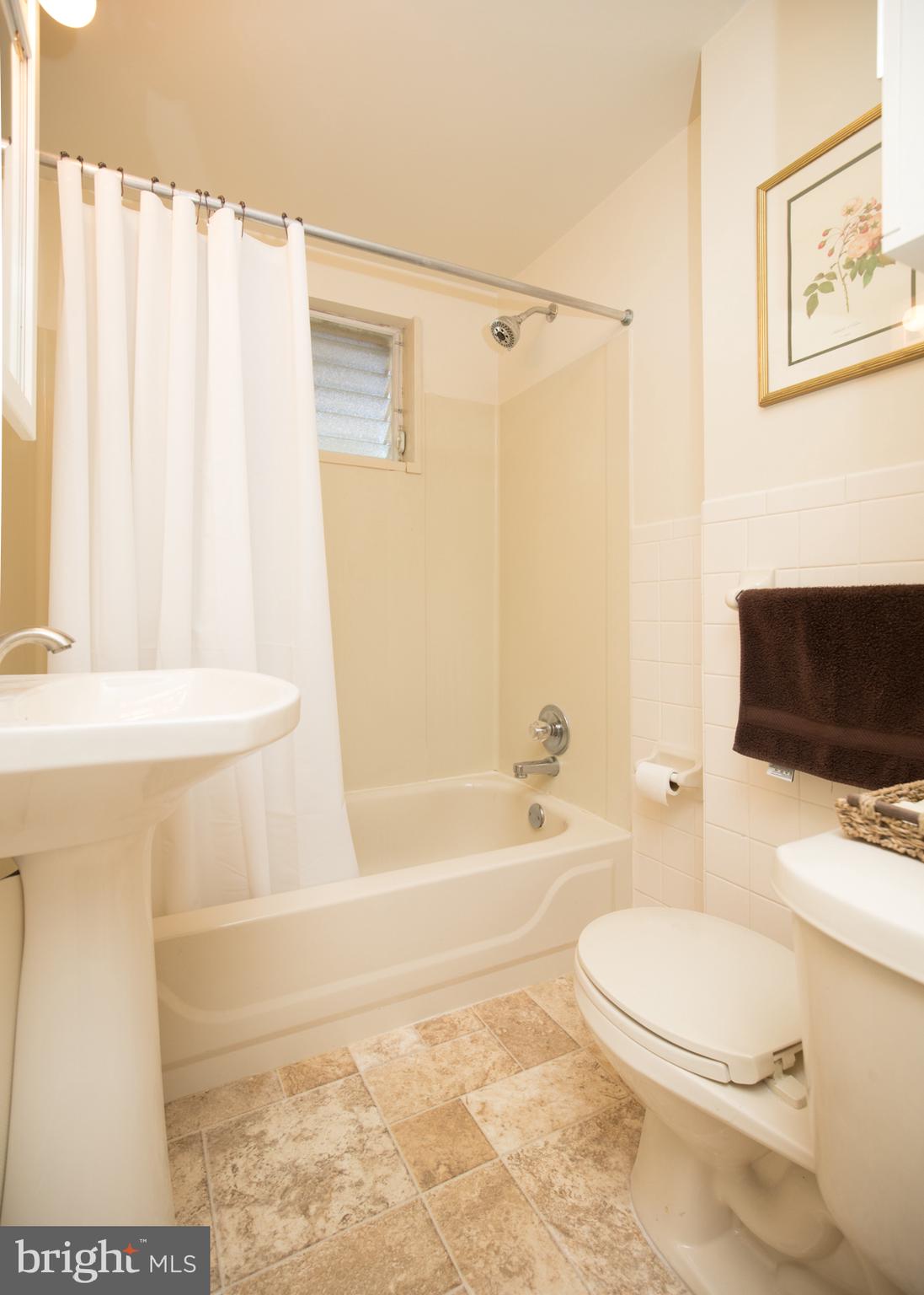 9862 Verree Road Philadelphia, PA 19115 - Photo 30 of 35 Full Bathroom