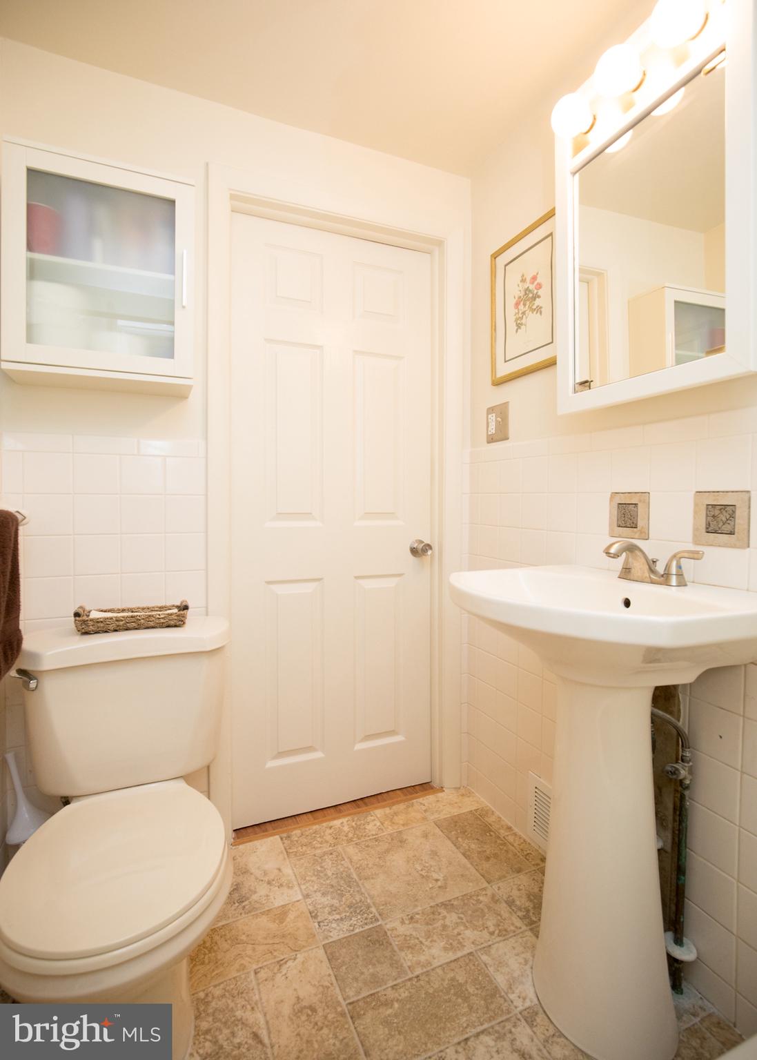9862 Verree Road Philadelphia, PA 19115 - Photo 31 of 35 Full Bathroom