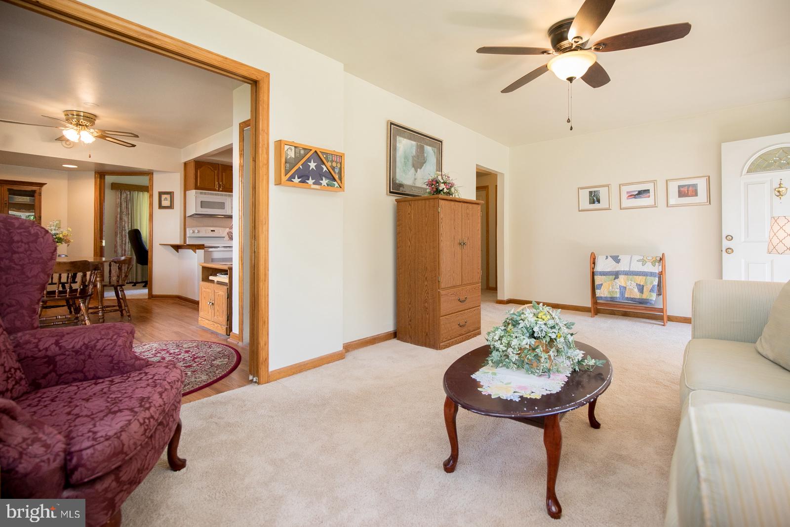 9862 Verree Road Philadelphia, PA 19115 - Photo 5 of 35 Living Room