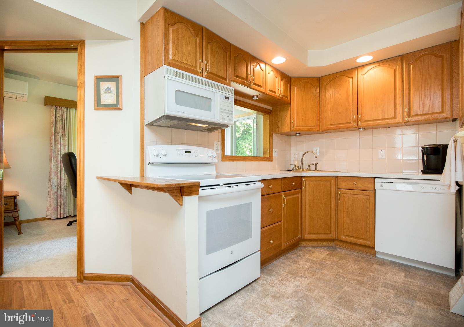 9862 Verree Road Philadelphia, PA 19115 - Photo 10 of 35 Kitchen