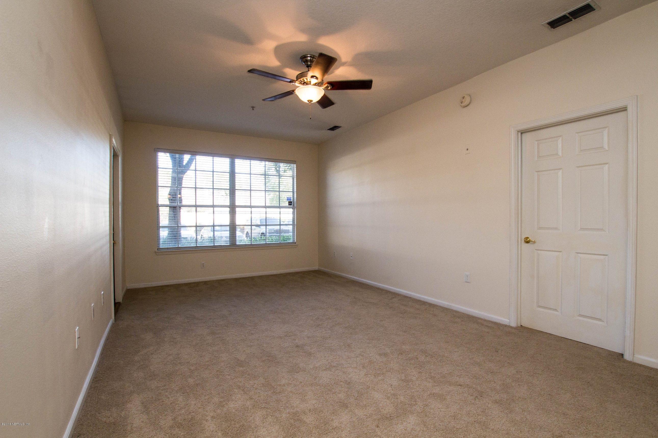 10550 Baymeadows Road, Unit 220 Jacksonville, FL 32256 - Photo 8 of 24 Living Room