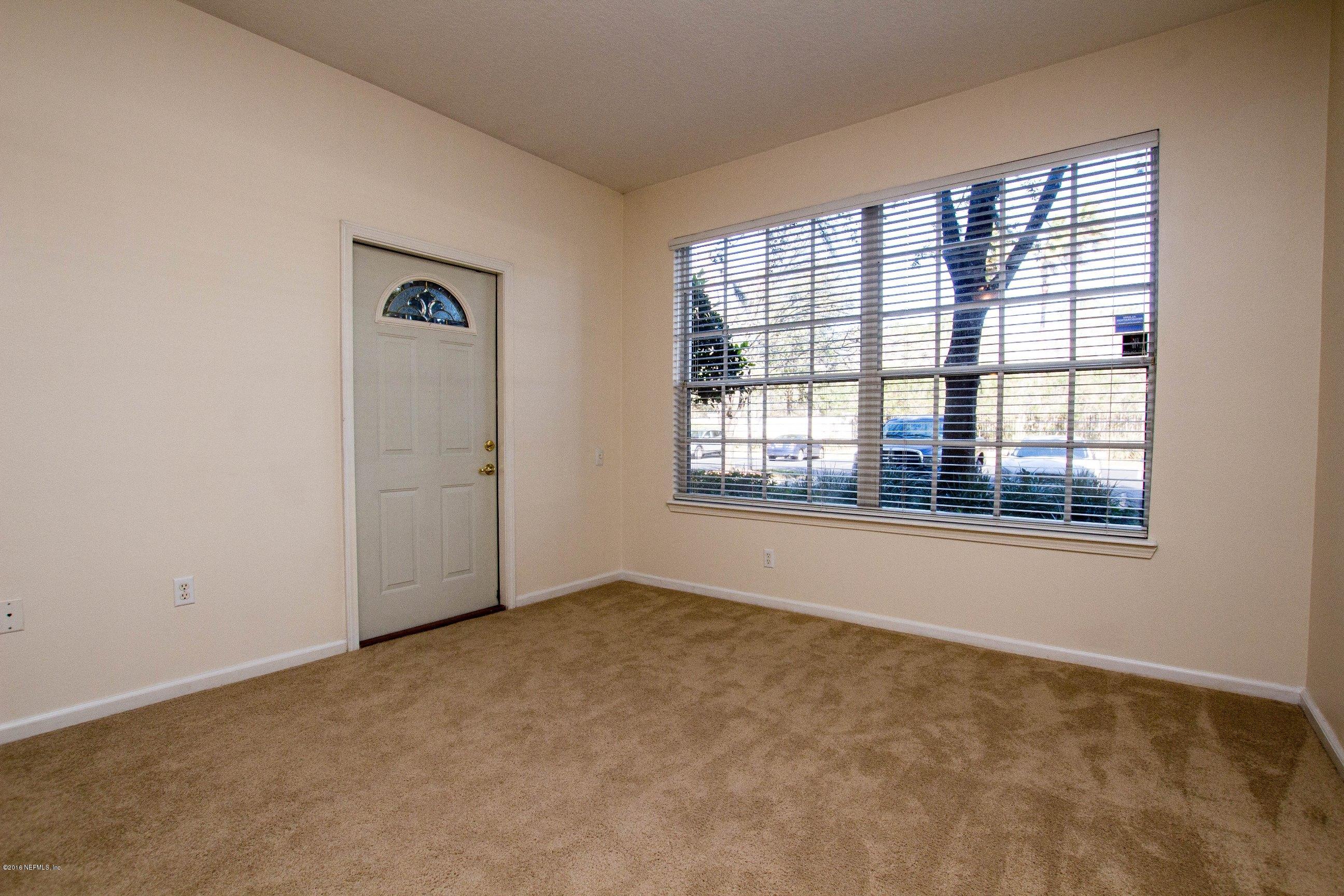 10550 Baymeadows Road, Unit 220 Jacksonville, FL 32256 - Photo 9 of 24 Living View 2