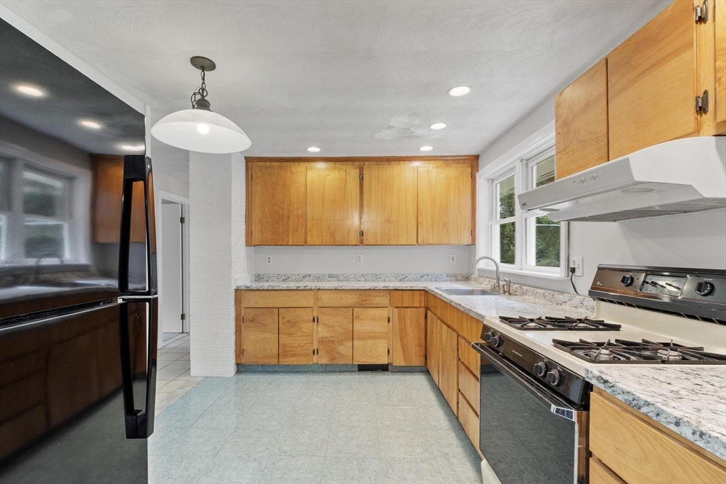17 Parlee Road Chelmsford, MA 01824 - Photo 22 of 42