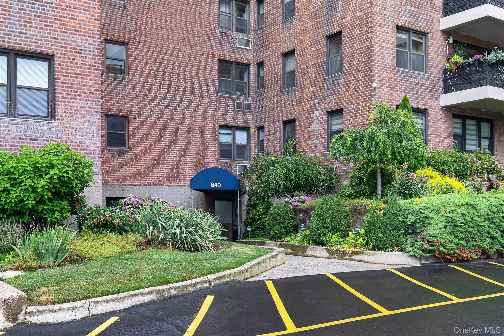 640 Pelham Road, Unit 5G New Rochelle, NY 10805 - Photo 2 of 22