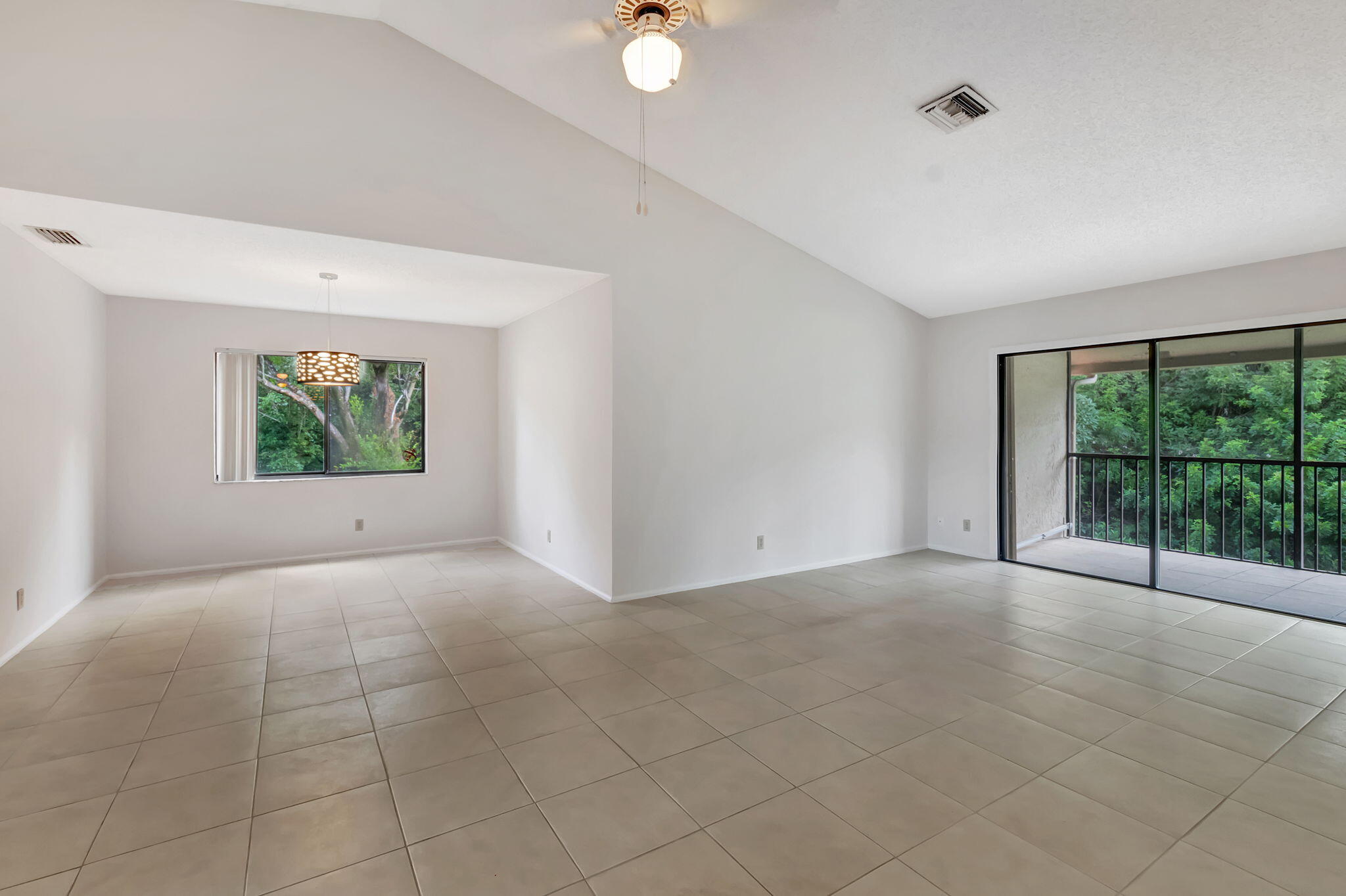 5750 Coach House Circle, Unit E Boca Raton, FL 33486 - Photo 16 of 44 SOARING CEILINGS