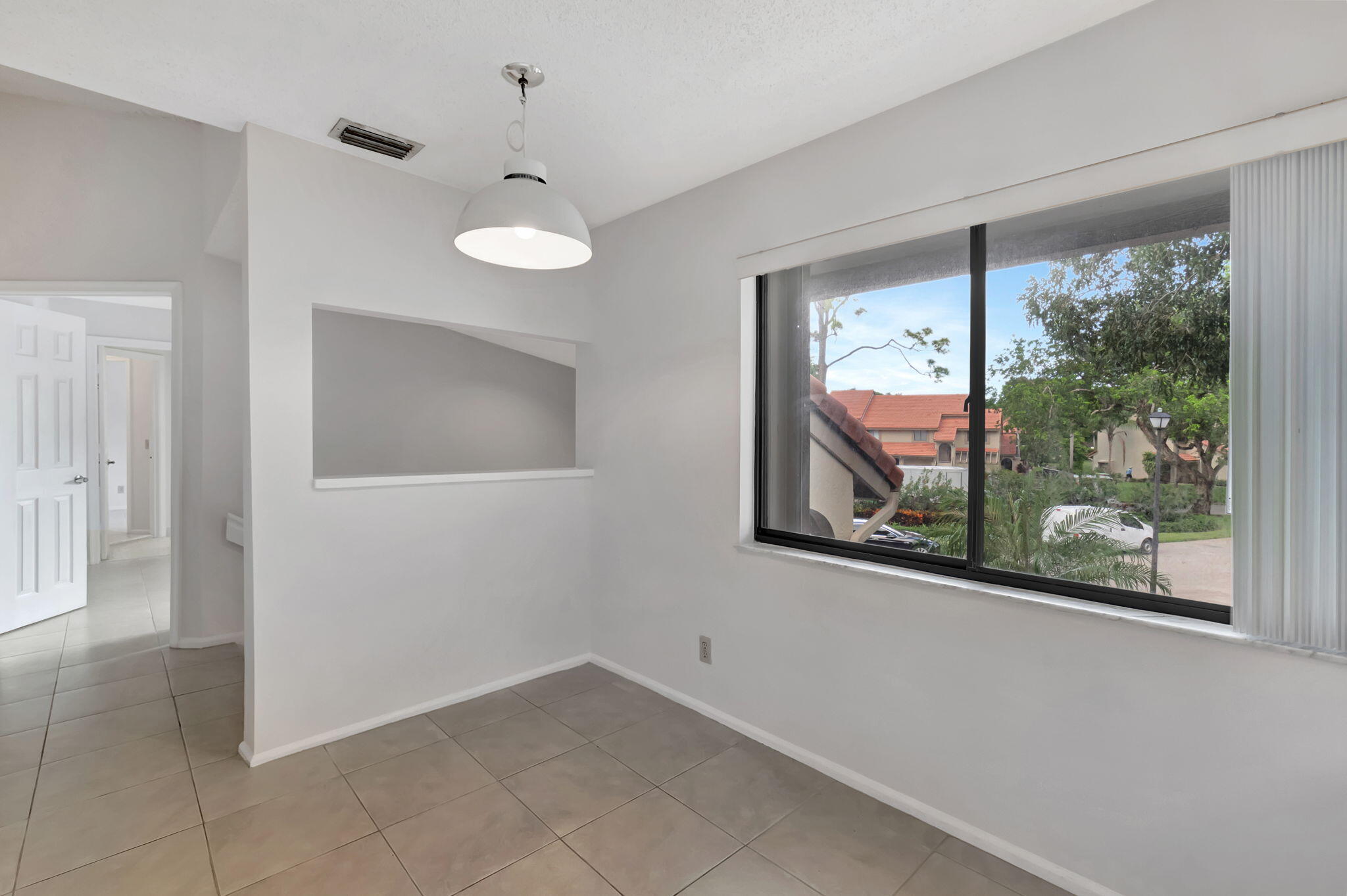 5750 Coach House Circle, Unit E Boca Raton, FL 33486 - Photo 21 of 44 EAT IN AREA