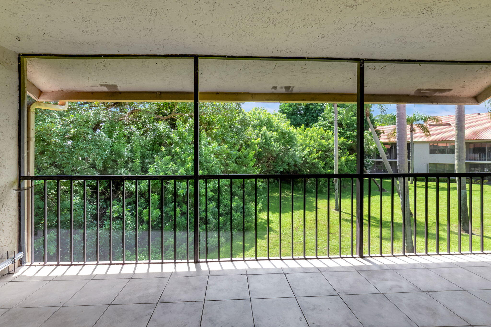 5750 Coach House Circle, Unit E Boca Raton, FL 33486 - Photo 9 of 44 PRIVATE PRESERVE VIEWS