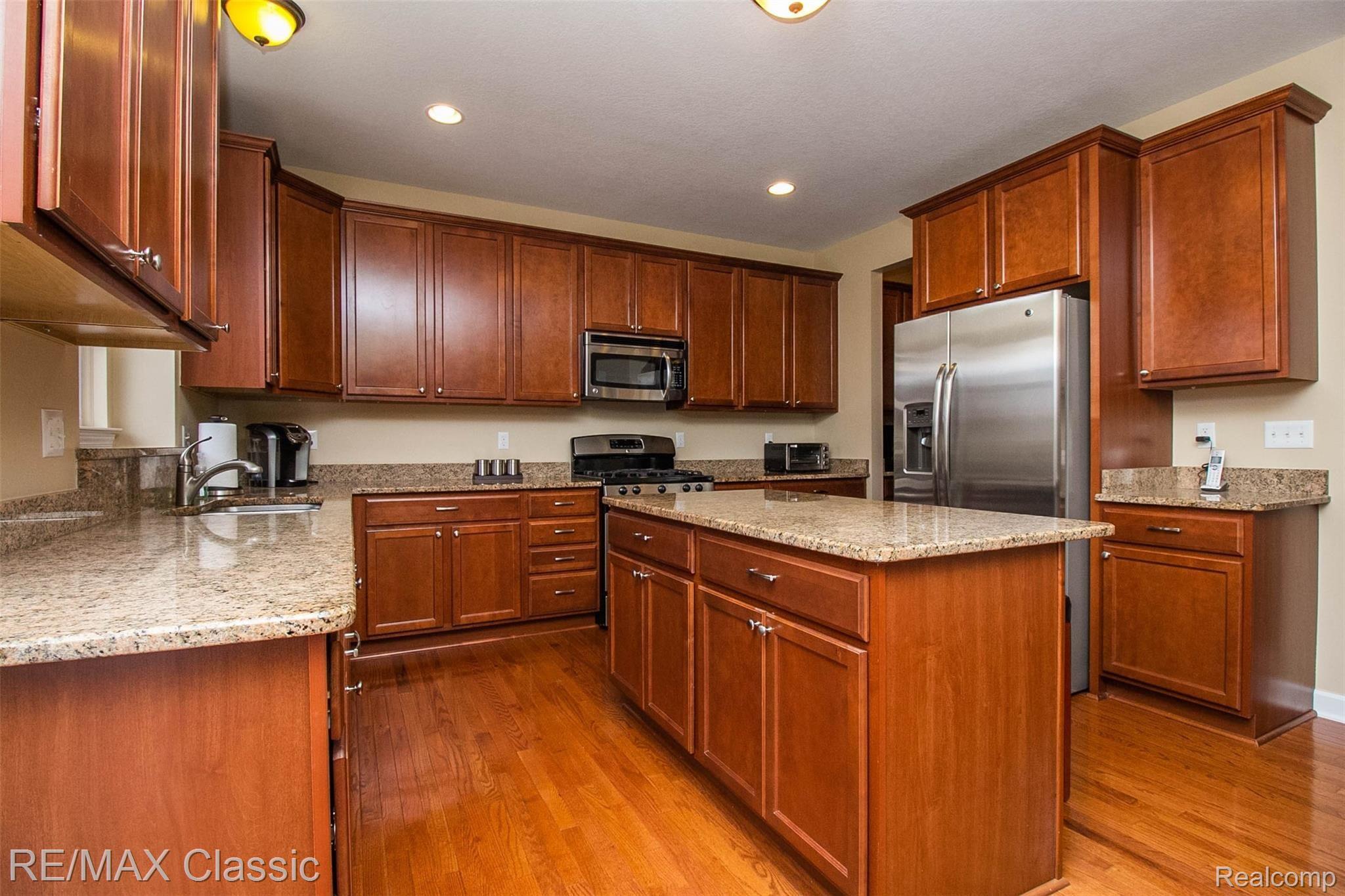 27135 Victoria Road Novi, MI 48374 - Photo 16 of 54 Kitchen view #3
