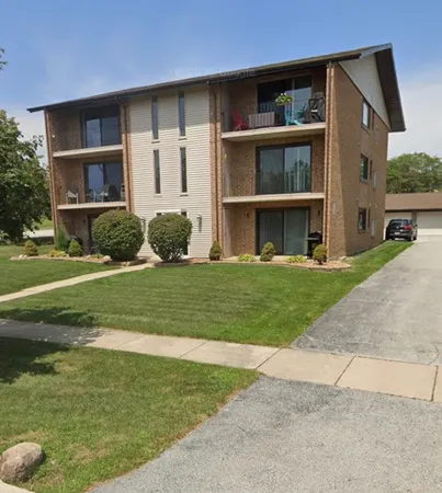 $230,000 | 9950 Shady Lane, Unit 1B, Orland Park, IL 60462