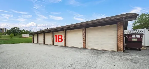 $230,000 | 9950 Shady Lane, Unit 1B, Orland Park, IL 60462