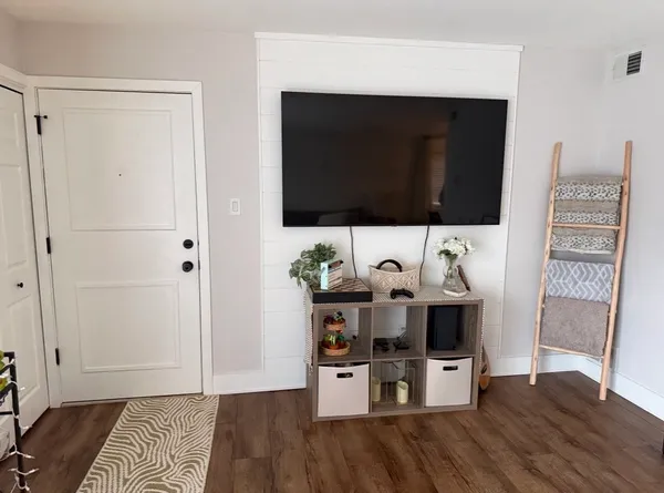 $230,000 | 9950 Shady Lane, Unit 1B, Orland Park, IL 60462