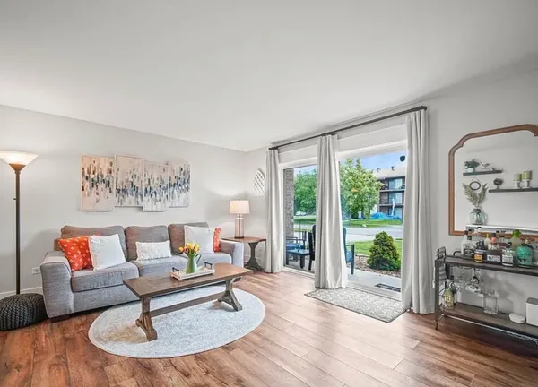 $230,000 | 9950 Shady Lane, Unit 1B, Orland Park, IL 60462