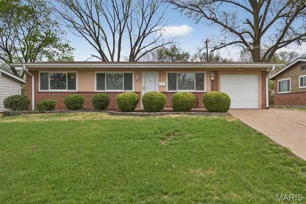 $199,000 | 1430 Arlington Drive, Florissant, MO 63033