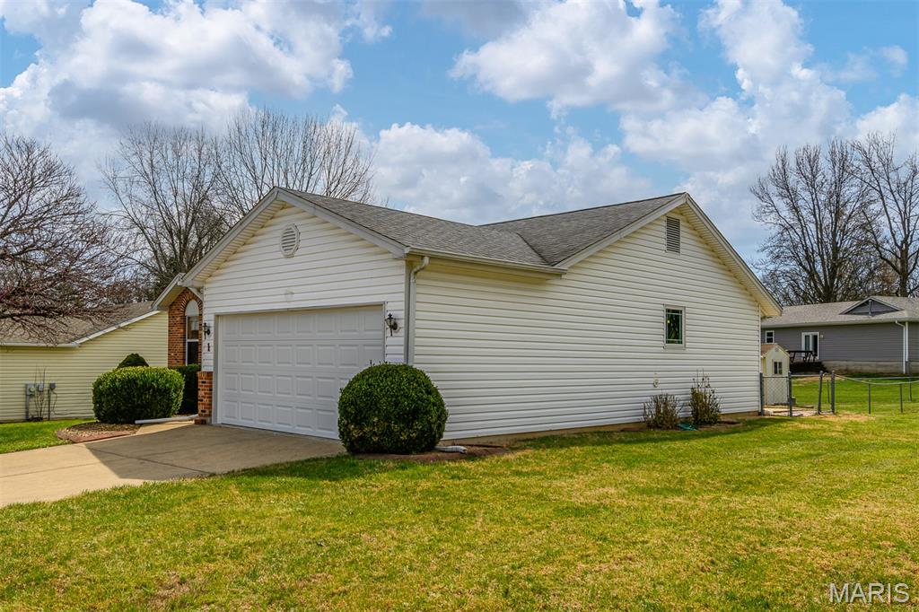 1 Pine Tree Court St. Peters, MO 63376 - Photo 3 of 45
