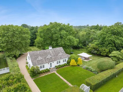 93 Egypt Lane, East Hampton, NY 11937