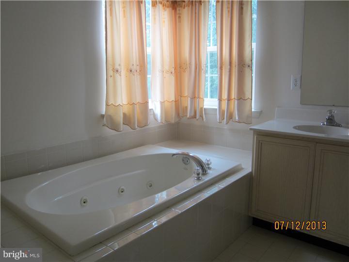 10 Log Cabin Road Sicklerville, NJ 08081 - Photo 16 of 24 Master Bathroom
