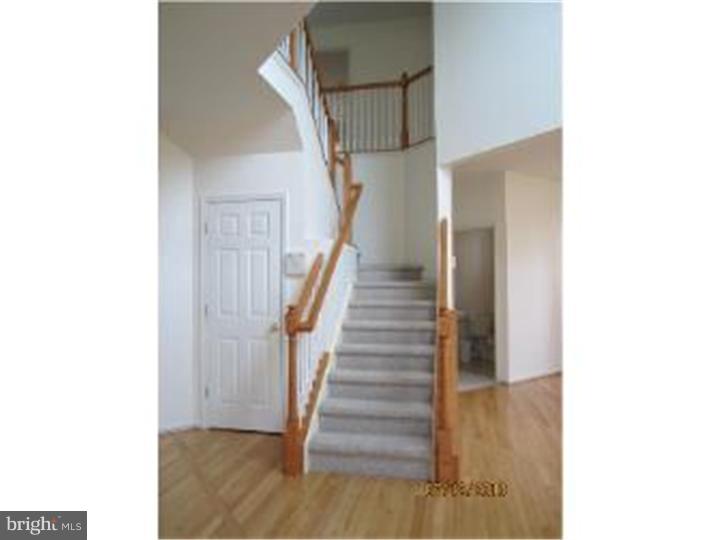 10 Log Cabin Road Sicklerville, NJ 08081 - Photo 3 of 24 Foyer
