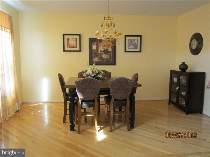 10 Log Cabin Road Sicklerville, NJ 08081 - Photo 5 of 24 Dining Room