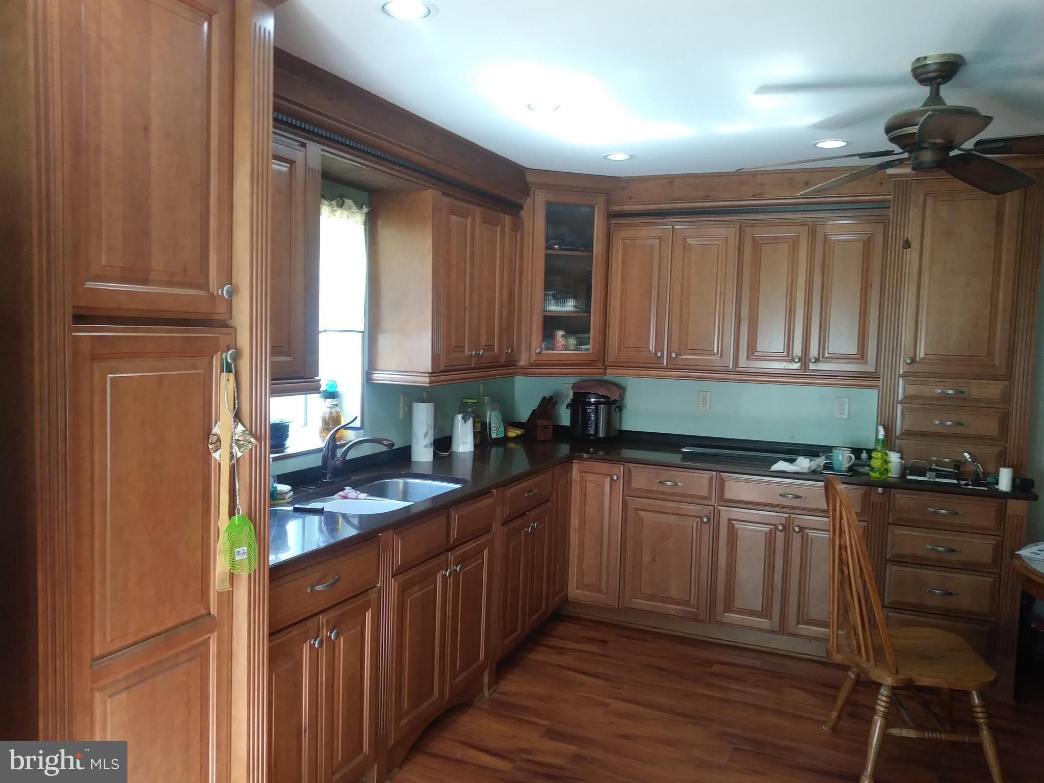8897 Maple Grove Road Abbottstown, PA 17301 - Photo 3 of 14 Solid cabinets