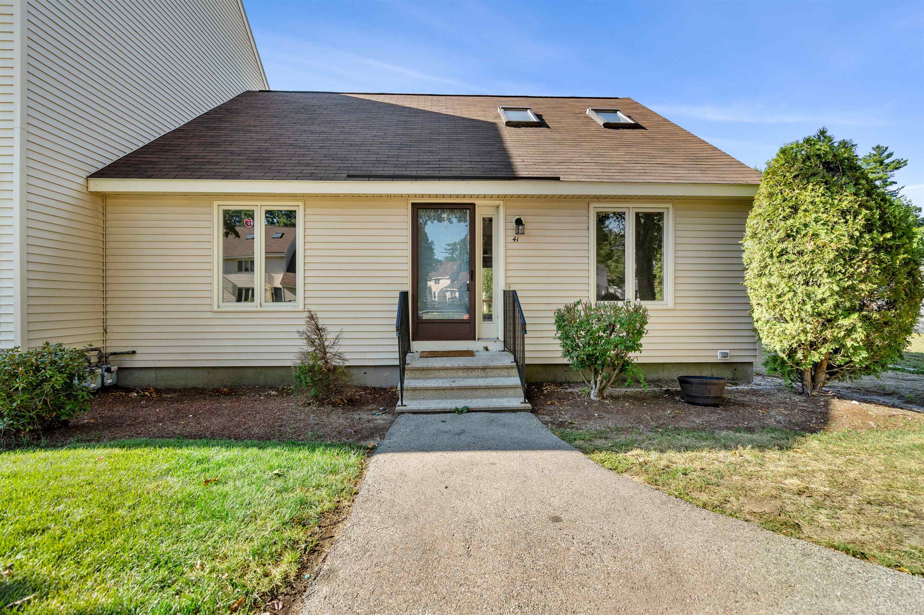 1555 Bodwell Road, Unit 41 Manchester, NH 03109 - Photo 1 of 17