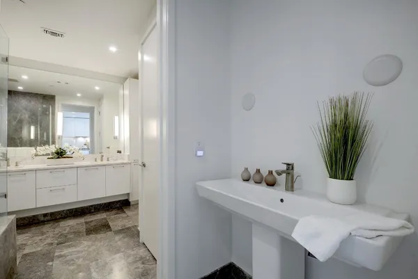 $4,050 | 501 West Avenue, Unit 703, Austin, TX 78701