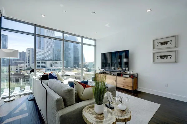 $4,050 | 501 West Avenue, Unit 703, Austin, TX 78701