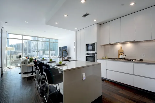 $4,050 | 501 West Avenue, Unit 703, Austin, TX 78701