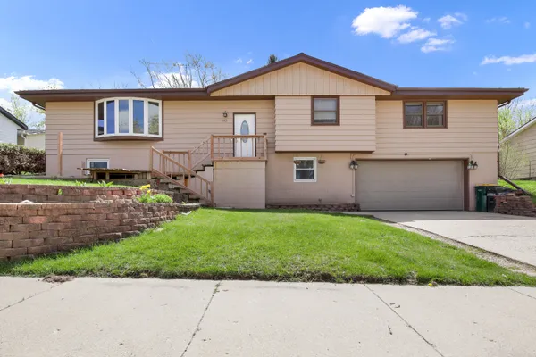 $355,000 | 1513 Roosevelt Drive North, West Bend, WI 53090