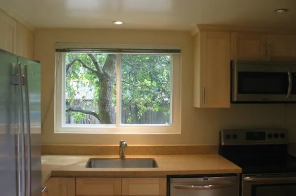 $2,300 | 155 North El Camino, Unit 36, San Mateo, CA 94402