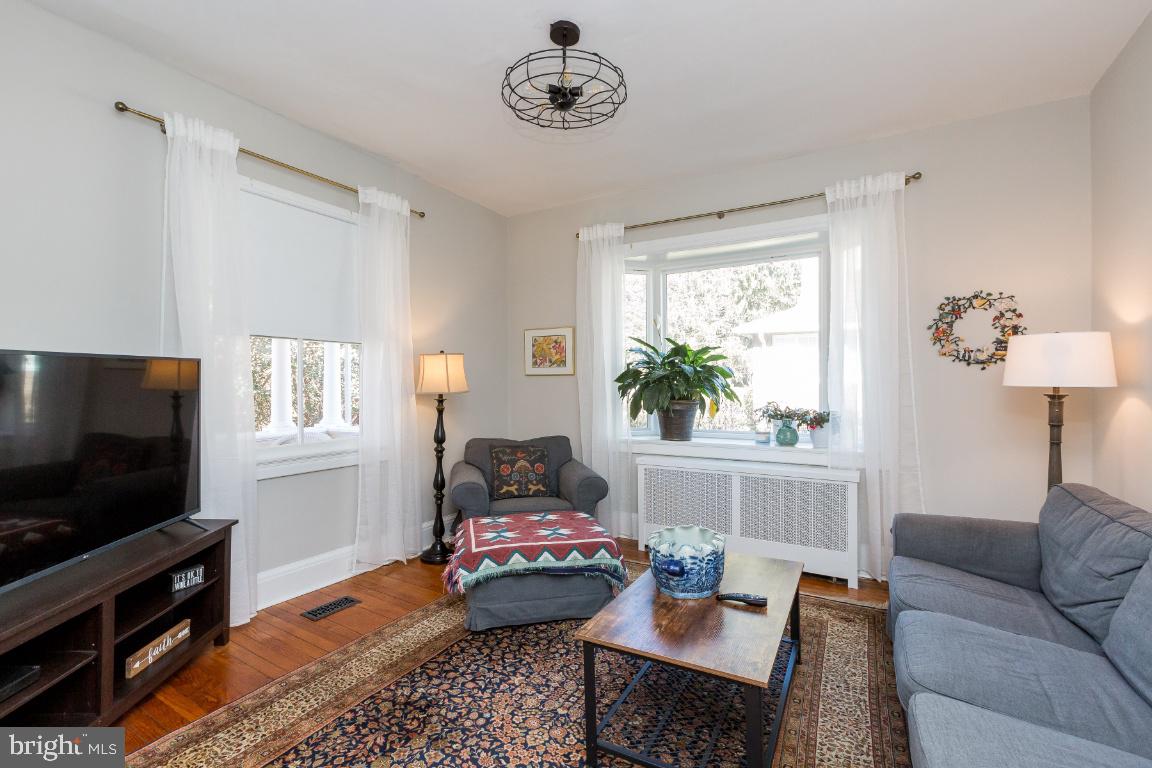 317 Woodlawn Road Baltimore, MD 21210 - Photo 4 of 47 Gallery Image 4