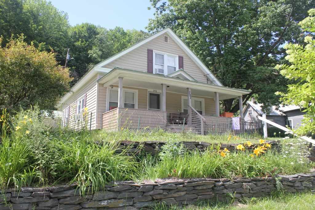 293 Clinton Street Springfield, VT 05156 - Photo 2 of 17